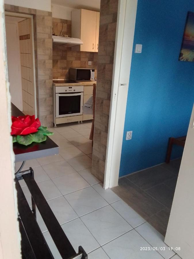 Apartamento Antonia Family House Near Airport Pórto Ráfti Exterior foto